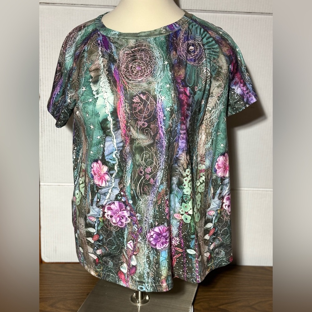 ZOLUCKY 1X floral top in peacock colors. 28” L 24” p2p short sleeve very…